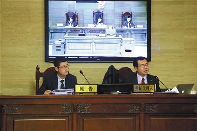 “小黃車”的商標(biāo)所有人“數(shù)人公司”代理律師稱，“ofo小黃車”侵犯了“小黃車”的注冊商標(biāo)。