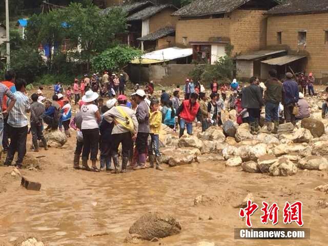 7月28日,云南省保山市隆陽區(qū)瓦房鄉(xiāng)喜坪村上坪小組發(fā)生山洪災(zāi)害,造成3戶人家9人被沖走。