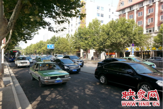 “無車日”仍有許多私家車主選擇開車上路。