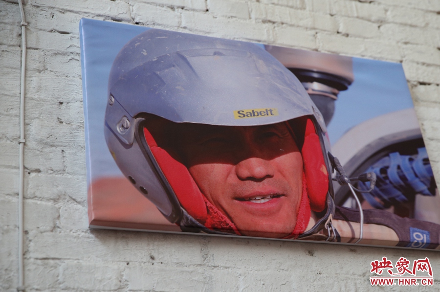 賽車的世界、更是男人的世界。圖為部分參展攝影作品。