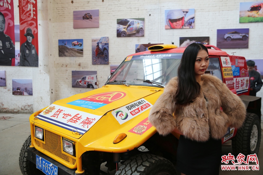 姐是車模，賽車的車。