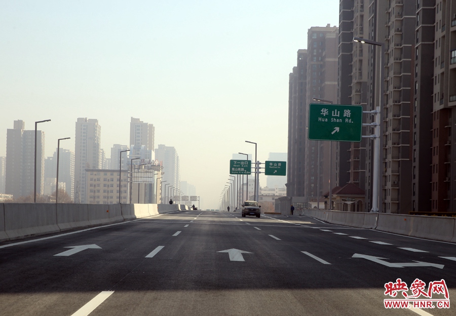嵩山南路方向，華山路出口。