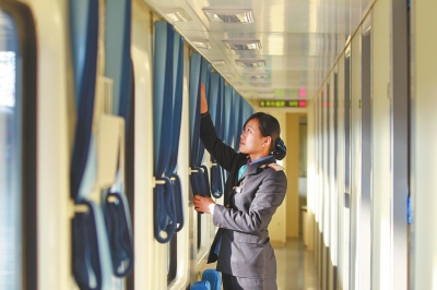 臥鋪車廂 半包式，更具私密性和舒適性。