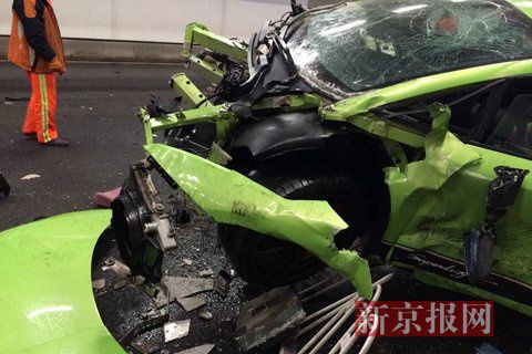 一輛蘭博基尼與一輛法拉利發(fā)生事故，現(xiàn)場狀況慘烈