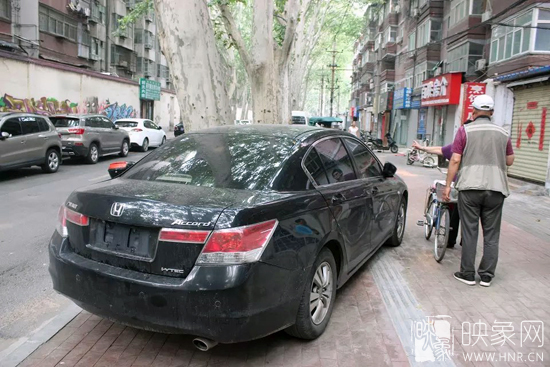 男子的車牌因是外地牌照，被小偷盜走。