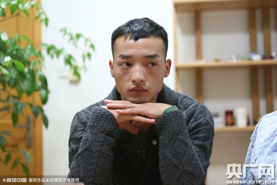 網(wǎng)絡(luò)紅人葉良辰現(xiàn)身浙江臺州，接受記者的專訪。