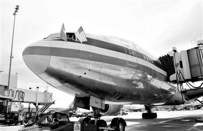 2011年4月5日，美國航空公司為洛杉磯至上海首條直飛航線的開通舉行剪彩儀式。目前，美國航空、美國聯(lián)合航空和達(dá)美航空已經(jīng)向中國提交了飛行計劃。