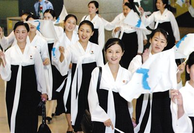 2005年9月，結(jié)束亞洲田徑錦標(biāo)賽之行的朝鮮拉拉隊(duì)。