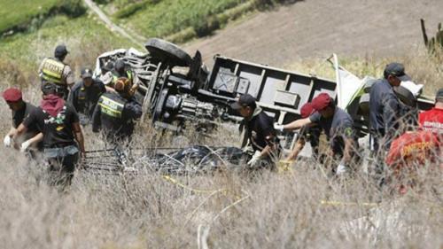 秘魯南部一客車墜落山谷，至少25人死亡網(wǎng)頁截圖