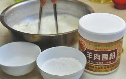 市面上出售的羊肉香粉等食品添加劑。