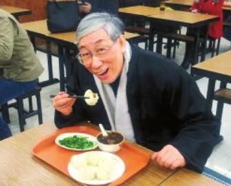 吳頌今到慶豐包子鋪找靈感。