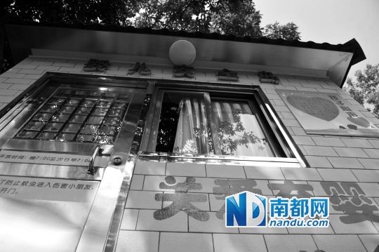 設(shè)置在廣州社會福利院門口的“嬰兒安全島”。 南都記者 梁煒培 攝