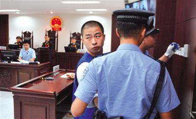宣判后，馬凱被帶出法庭時(shí)，沖著旁聽(tīng)席上的姐姐喊道：“照顧好媽”。