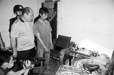 今年8月，我國內(nèi)地發(fā)生多起單身女性乘坐“黑車”后慘遭車主殺害的案件，被網(wǎng)友稱為“黑色8月”。