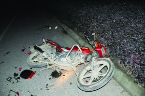 事故現(xiàn)場，被撞摩托車