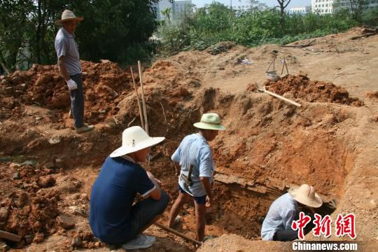 巖橋村廟山地區(qū)考古現(xiàn)場(chǎng)?！⊥]文管辦　攝