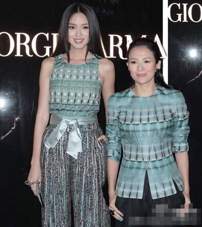 就算氣場(chǎng)絕對(duì)強(qiáng)大的貝嫂，跟張梓琳合影幾乎可以讓人忽視