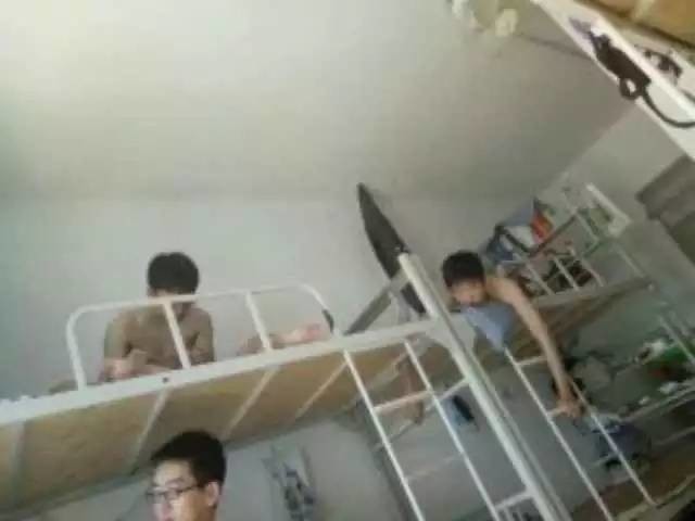 這個(gè)學(xué)校的男生宿舍火了！女同學(xué)都喊著要嫁