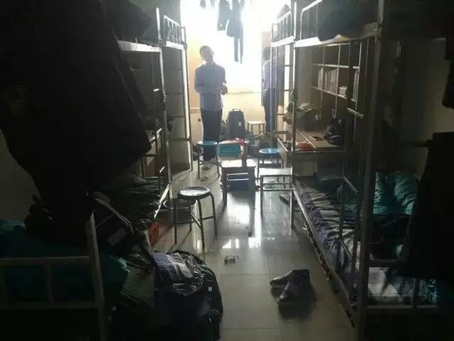 這個(gè)學(xué)校的男生宿舍火了！女同學(xué)都喊著要嫁