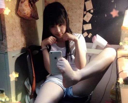 妹子們每周花至少五小時自拍，到底是為啥？