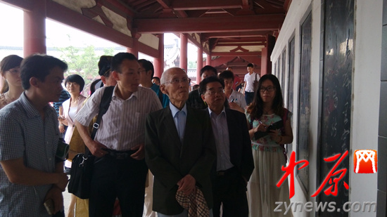 余光中、汪國(guó)真做客杜甫故里 共話詩(shī)圣家國(guó)情懷