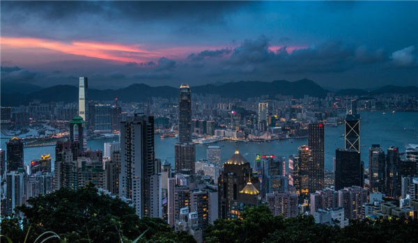 不要溫和地走進那個良夜 因為夜太美！