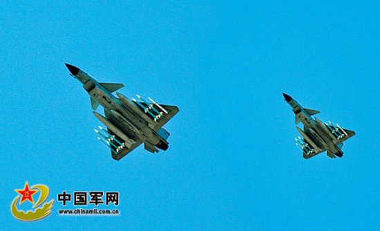 戰(zhàn)機(jī)升空開展對抗訓(xùn)練。肖燕錦攝