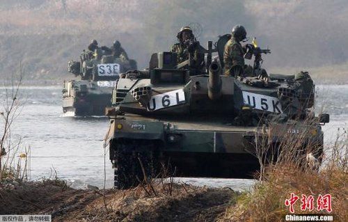 　資料圖：2011年11月2日，韓國軍隊在首爾東南100公里的驪州進行軍事演習。