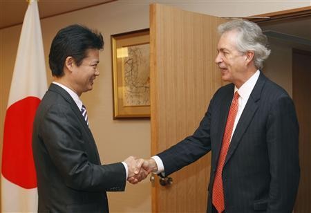 10月15日上午，日本外相玄葉光一郎與到訪的美國(guó)常務(wù)助理國(guó)務(wù)卿伯恩斯在日外務(wù)省舉行了會(huì)談。