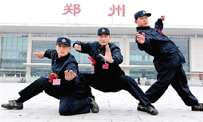 昨日，即將入伍的少林高手們啟程前合影留念