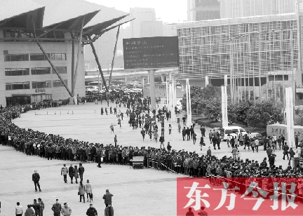 3月2日，在鄭州國際會展中心，河南省春季人才招聘會舉行，六萬五千名求職者扎堆求職