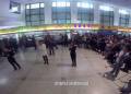 火車站候車大廳紅歌快閃迎國慶！百人互動，震撼現(xiàn)場嗨翻天！