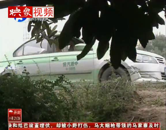 女嬰被棄路溝 父母在哪里？