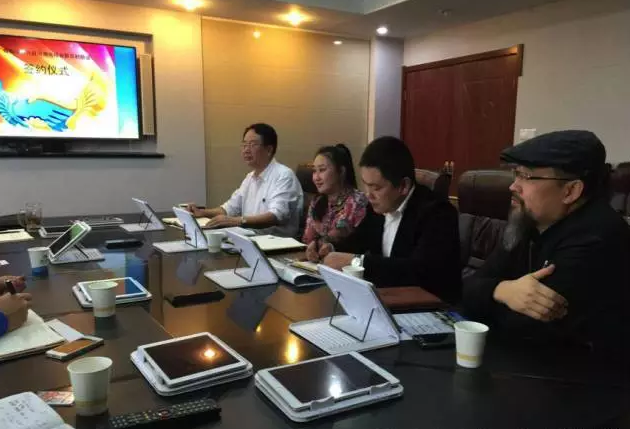 從右至左依次為趙財神，雅購供銷CEO許濤，農(nóng)團(tuán)聯(lián)盟創(chuàng)始人王婷。