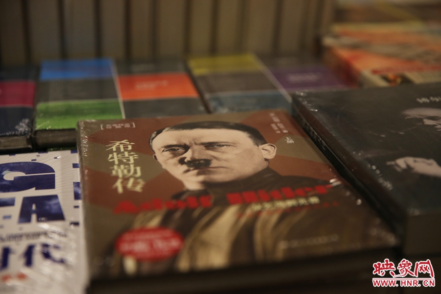 書店內(nèi)的書。
