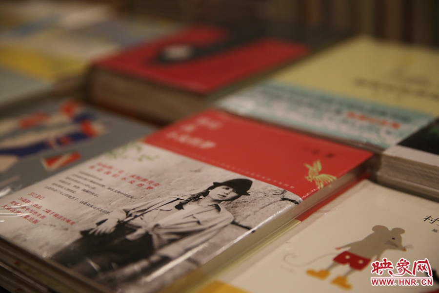 書店內(nèi)的書。