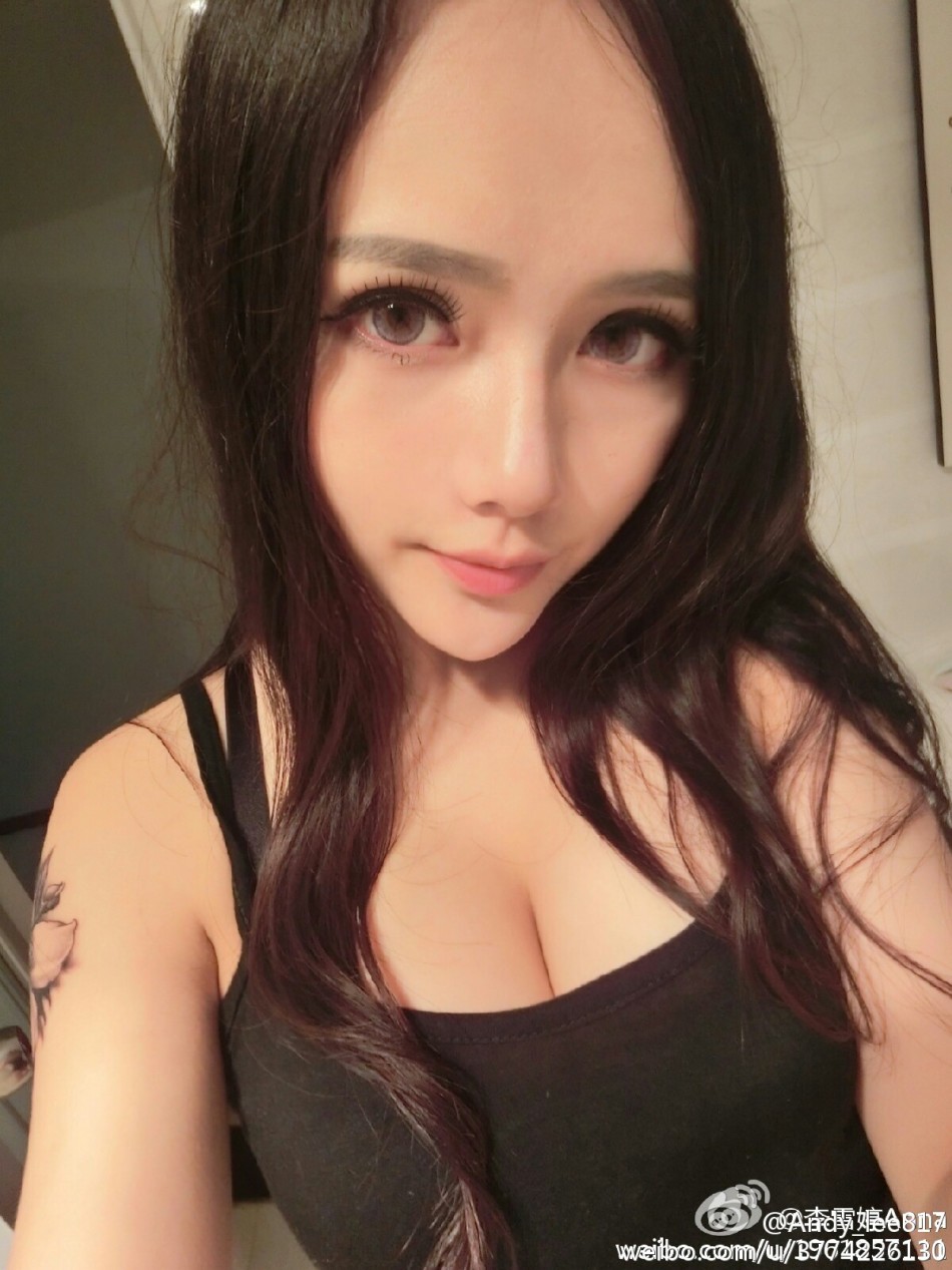 湖大21歲?；ㄇ巴购舐N無(wú)懼走光